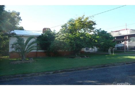 2 Hillcrest Ave, Wynnum, QLD 4178