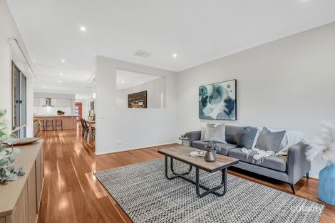 Property photo of 4 Albatross Close Craigieburn VIC 3064