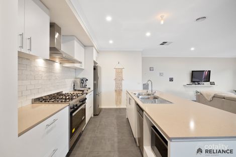 Property photo of 13 Cardigan Close Melton South VIC 3338