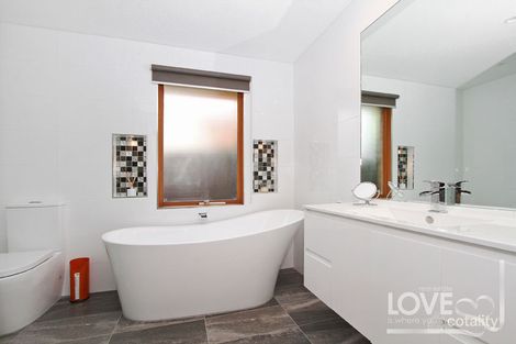 Property photo of 5 Grant Court South Morang VIC 3752