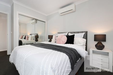 Property photo of 1/64 Sunset Boulevard Jacana VIC 3047