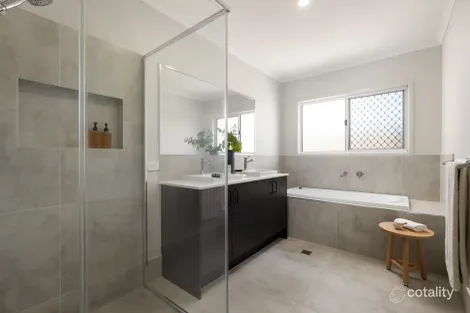 Property photo of 18 Highpoint Place Little Mountain QLD 4551