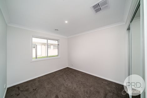 Property photo of 2/2 Wiveon Street Gobbagombalin NSW 2650