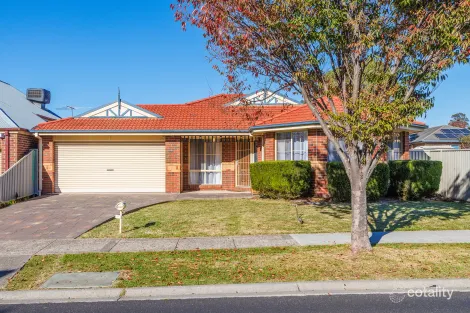 37 Gatehouse Pde, Cranbourne East, VIC 3977