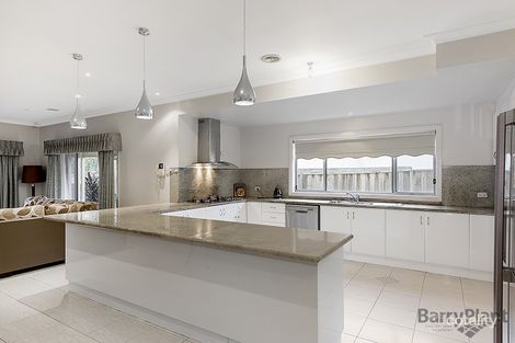 Property photo of 3 Maculata Grove Bundoora VIC 3083