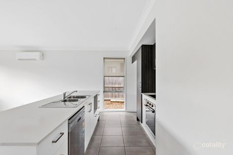 Property photo of 33 Kevin Mulroney Drive Flinders View QLD 4305
