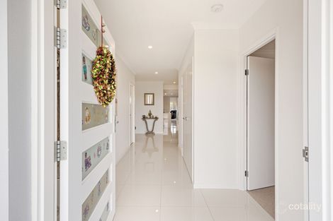 Property photo of 11 Samphire Street Eli Waters QLD 4655