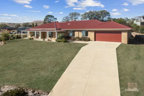 Property photo of 24 Lomandra Way Mansfield VIC 3722