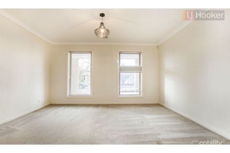 Property photo of 71 Villawood Avenue Roxburgh Park VIC 3064