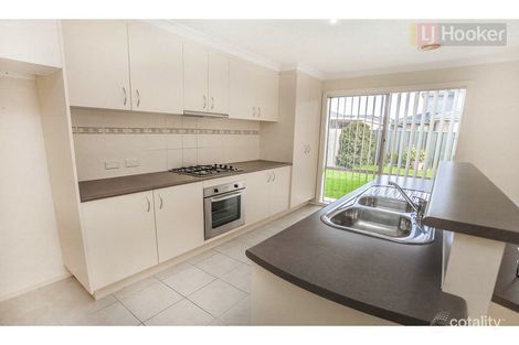 Property photo of 71 Villawood Avenue Roxburgh Park VIC 3064