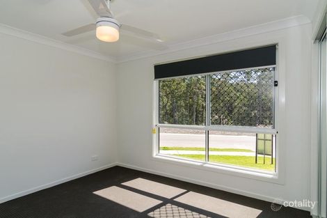 Property photo of 31 Floresta Crescent Cameron Park NSW 2285