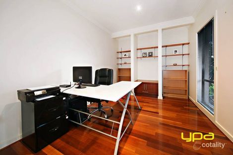 Property photo of 4 Wellington Place Caroline Springs VIC 3023