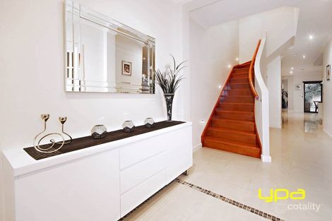 Property photo of 4 Wellington Place Caroline Springs VIC 3023