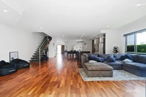 131 Falconer St, Southport, QLD 4215