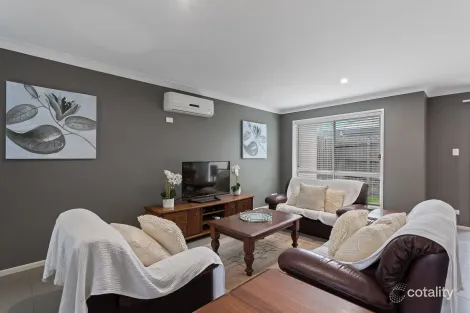 Property photo of 2/231A Mackenzie Street Centenary Heights QLD 4350