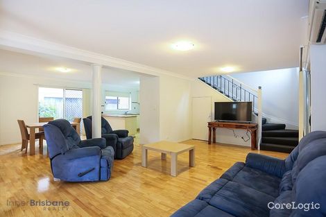 Property photo of 21 Estate Place Holland Park West QLD 4121