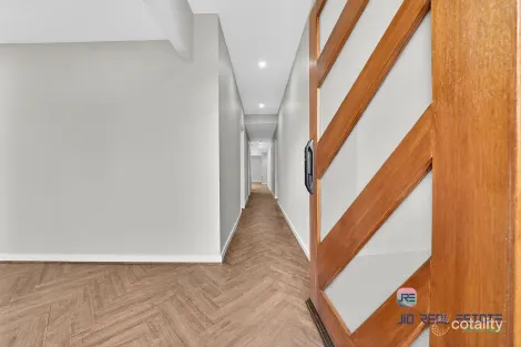 Property photo of 15 Rohab Crescent Mount Cottrell VIC 3024