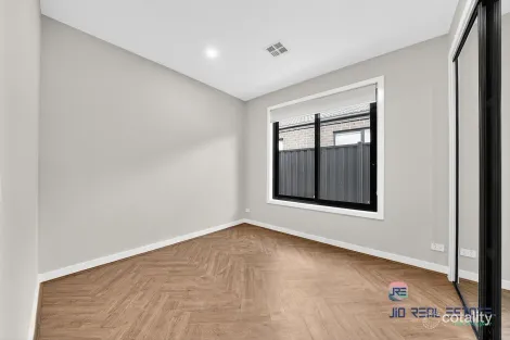 Property photo of 15 Rohab Crescent Mount Cottrell VIC 3024