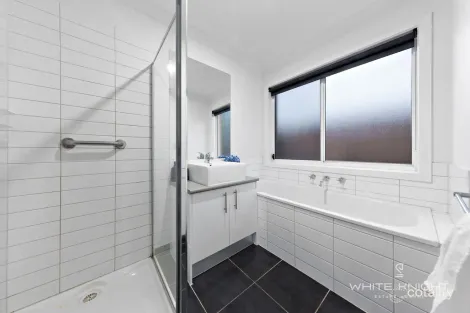 Property photo of 144 James Melrose Drive Brookfield VIC 3338