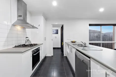Property photo of 144 James Melrose Drive Brookfield VIC 3338