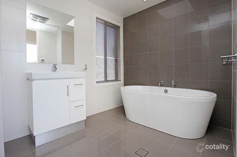 Property photo of 19 Eucalypt Rise Jerrabomberra NSW 2619