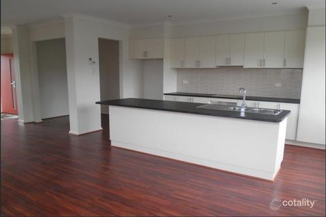 2/15 Corrigan Ave, Brooklyn, VIC 3012