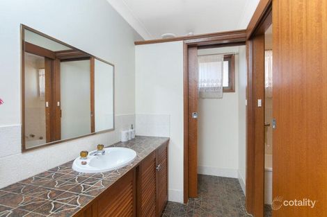 Property photo of 31 Flinders Avenue Kiama Downs NSW 2533