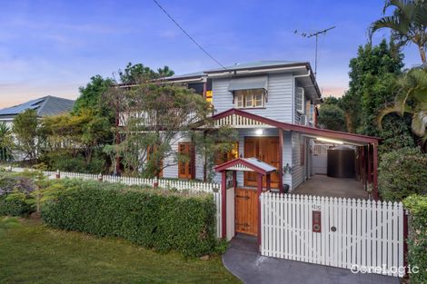 15 Chisholm St, Stafford Heights, QLD 4053