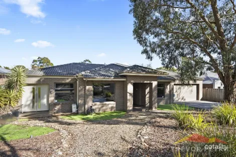 Property photo of 19 Yarra Gum Place Mount Clear VIC 3350