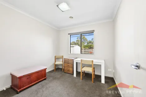 Property photo of 19 Yarra Gum Place Mount Clear VIC 3350