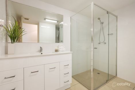 Property photo of 22/1 Cronin Avenue Main Beach QLD 4217