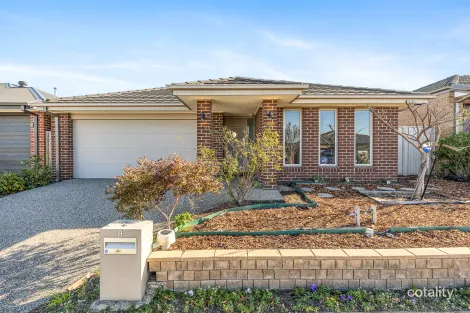 8 Everard Ave, Clyde North, VIC 3978