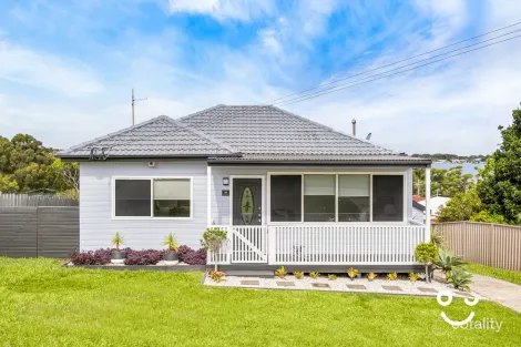 Property photo of 29 St Cloud Crescent Lake Heights NSW 2502