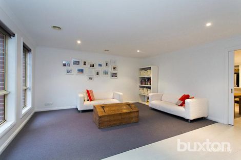 Property photo of 11 St Helens Avenue Lake Gardens VIC 3355