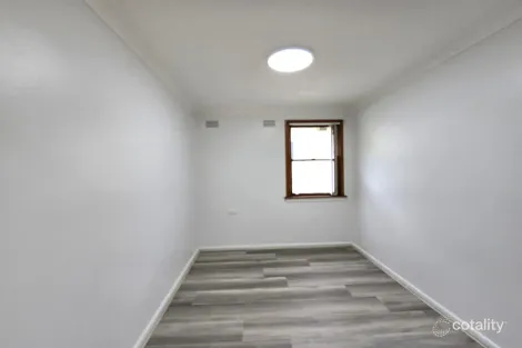 Property photo of 8 Lamont Place Cartwright NSW 2168