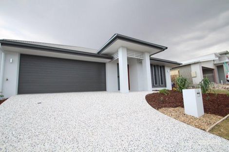 24 Highland Tce, Little Mountain, QLD 4551