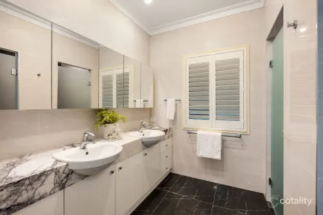 Property photo of 13 Martens Place Brookfield QLD 4069