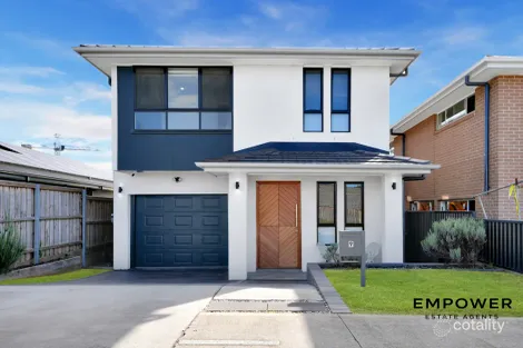 9 Rosslyn Dr, Claymore, NSW 2559