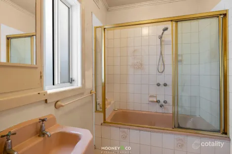 Property photo of 2/16B Highview Avenue Cranbourne VIC 3977