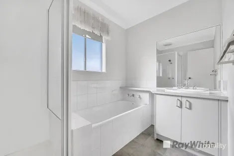 Property photo of 2/33 Ivan Crescent Hampton Park VIC 3976
