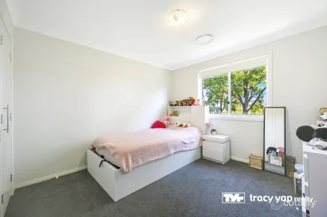 Property photo of 18 Durack Crest Norwest NSW 2153