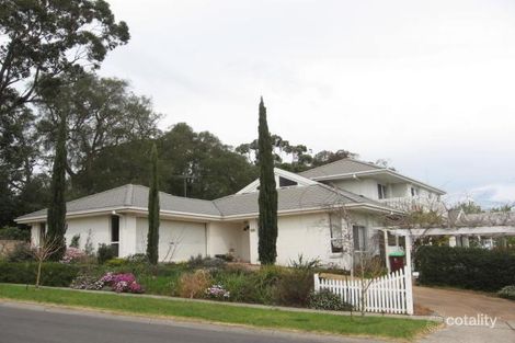 13 Quarry Hills Dr, Berwick, VIC 3806