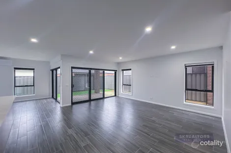 Property photo of 32 Holbrook Crescent Kalkallo VIC 3064