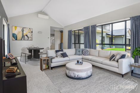 Property photo of 1 Jetty Walk Forest Lake QLD 4078