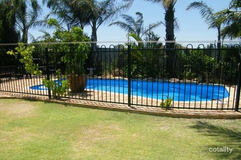 Property photo of 4 Woodlands Grove Hocking WA 6065