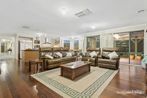 Property photo of 2 Fernleigh Court Langwarrin VIC 3910