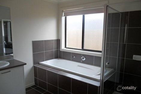 Property photo of 13 Alapont Close Pakenham VIC 3810