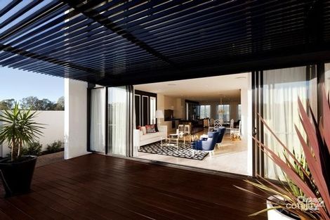 Property photo of 14 The Boulevarde Benowa QLD 4217