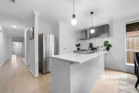 Property photo of 5 Bigarade Way Tarneit VIC 3029