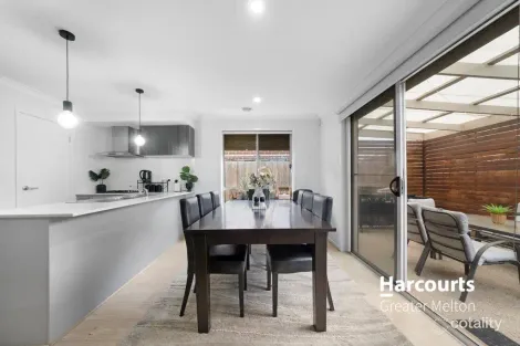 Property photo of 5 Bigarade Way Tarneit VIC 3029